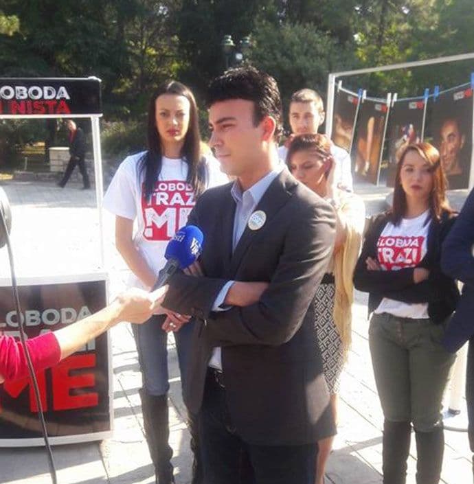 Sloboda traži ljude: Mladi skupljaju potpise za smjenu Stojanovića i Konjevića Sloboda traži ljude: Mladi skupljaju potpise za smjenu Stojanovića i Konjevića