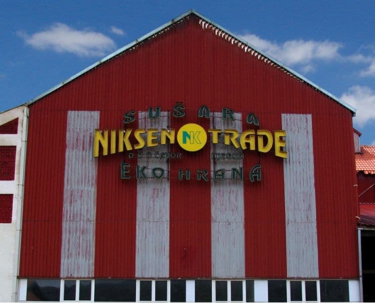 Niksen preuzima farmu svinja u Spužu Niksen preuzima farmu svinja u Spužu