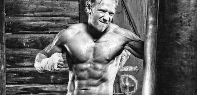 Milan Kalinić pokazao izvajano tijelo (FOTO) Milan Kalinić pokazao izvajano tijelo (FOTO)