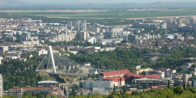 Opštine uskoro moraju da počnu pripreme da do 2016. smanje broj zaposlenih: Otkaz svakom desetom činovniku Opštine uskoro moraju da počnu pripreme da do 2016. smanje broj zaposlenih: Otkaz svakom desetom činovniku