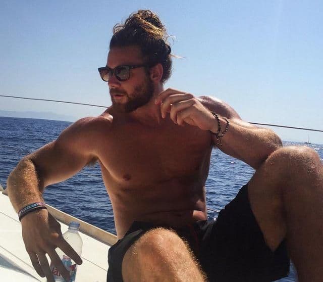 Zbog njegovih seksi fotografija žene širom svijeta su "poludjele" Zbog njegovih seksi fotografija žene širom svijeta su "poludjele"