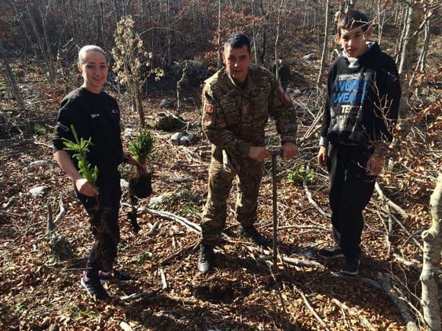 Vojnici danas pošumljavali rejon Nikšićke župe Vojnici danas pošumljavali rejon Nikšićke župe