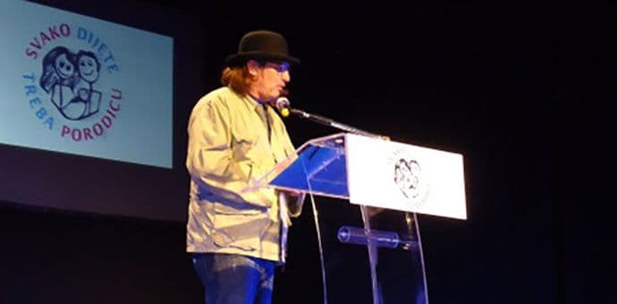 UNICEF i Rambo Amadeus promovisali hraniteljstvo u Herceg Novom i Kotoru UNICEF i Rambo Amadeus promovisali hraniteljstvo u Herceg Novom i Kotoru