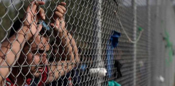 AUSTRALIJA: Policija uz suzavac ugušila pobunu migranata, povrijeđeno pet osoba AUSTRALIJA: Policija uz suzavac ugušila pobunu migranata, povrijeđeno pet osoba