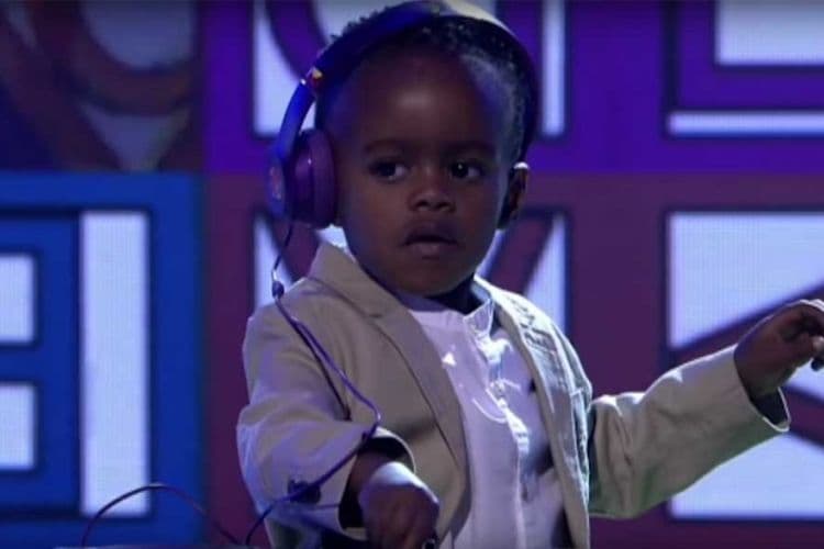 Trogodišnji di-džej "oduvao" sve na poznatom talent šouu (VIDEO) Trogodišnji di-džej "oduvao" sve na poznatom talent šouu (VIDEO)
