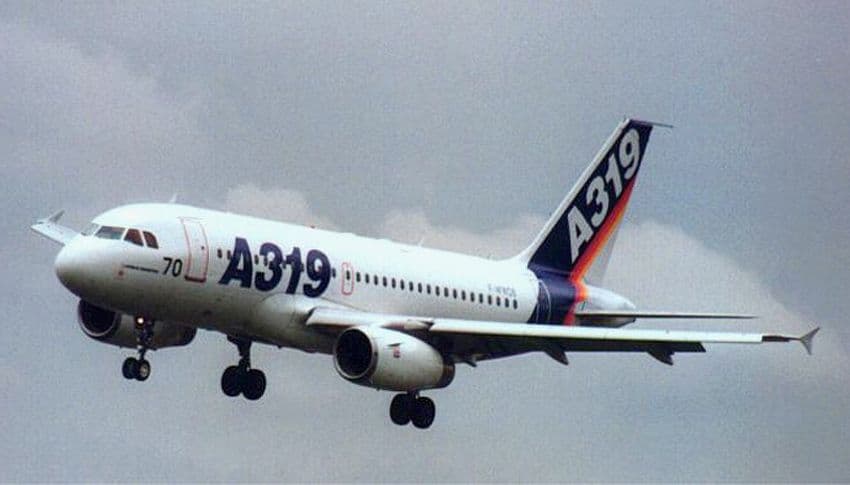 Rusija: Avion vraćen na aerodrom zbog napuknutog stakla Rusija: Avion vraćen na aerodrom zbog napuknutog stakla