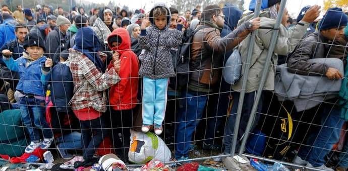 Austrija počela da podiže ogradu dugu 3,7 km na granici sa Slovenijom   Austrija počela da podiže ogradu dugu 3,7 km na granici sa Slovenijom