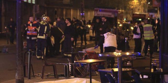 Novi tragičan bilans terorističkih napada: Više od 160 mrtvih, Pariz pod opsadom (FOTO, VIDEO) Novi tragičan bilans terorističkih napada: Više od 160 mrtvih, Pariz pod opsadom (FOTO, VIDEO)