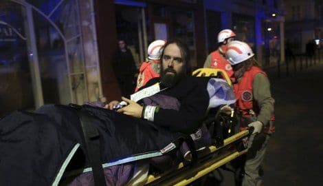 STRAVIČNE SCENE: Bježao je od terorista preko mrtvih tijela sugrađana STRAVIČNE SCENE: Bježao je od terorista preko mrtvih tijela sugrađana