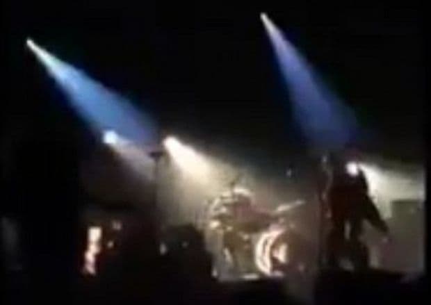 VIDEO: Trenutak kada je počeo masakr u pariskom teatru "Bataklan" VIDEO: Trenutak kada je počeo masakr u pariskom teatru "Bataklan"