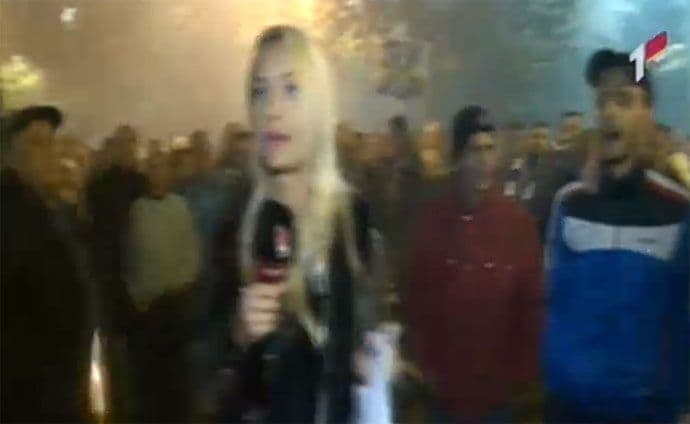 VIDEO: Demonstranti ometali novinarku TVCG da uživo izvještava sa protesta VIDEO: Demonstranti ometali novinarku TVCG da uživo izvještava sa protesta