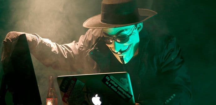 "Anonimusi" oborili 5.500 naloga ID na Tviteru "Anonimusi" oborili 5.500 naloga ID na Tviteru