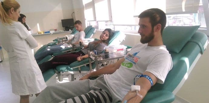 Studenti dali krv Studenti dali krv