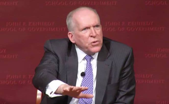 Šef CIA-e okrivio Snoudena za terorističke napade u Parizu Šef CIA-e okrivio Snoudena za terorističke napade u Parizu