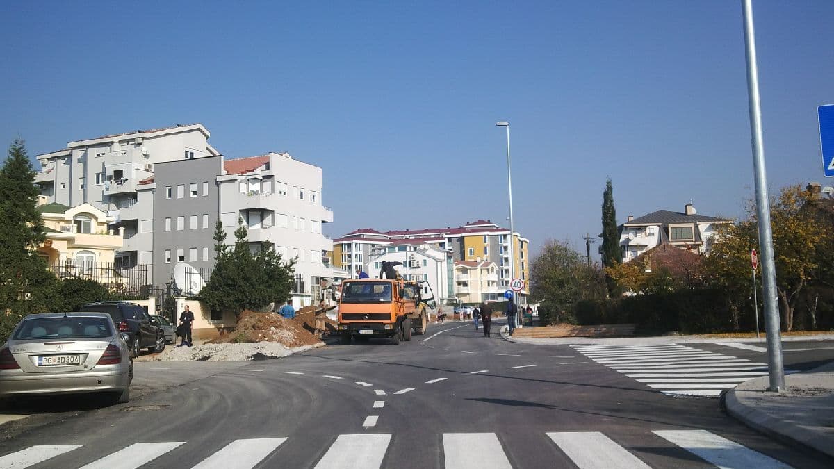 (FOTO) Rekonstrukcija Ulice Radosava Burića  privodi se kraju  (FOTO) Rekonstrukcija Ulice Radosava Burića  privodi se kraju