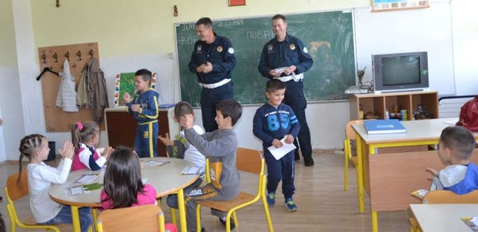 Nikšić: Unaprijeđena saobraćajna bezbjednost u zonama osnovnih škola Nikšić: Unaprijeđena saobraćajna bezbjednost u zonama osnovnih škola