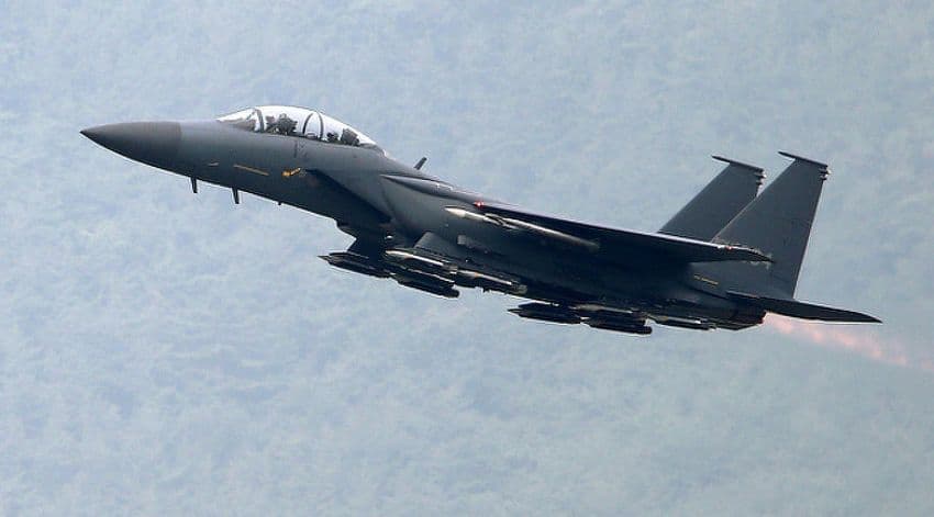 Ruski bombarderi gađali naftna postrojenja pod kontrolom IDIL-a Ruski bombarderi gađali naftna postrojenja pod kontrolom IDIL-a