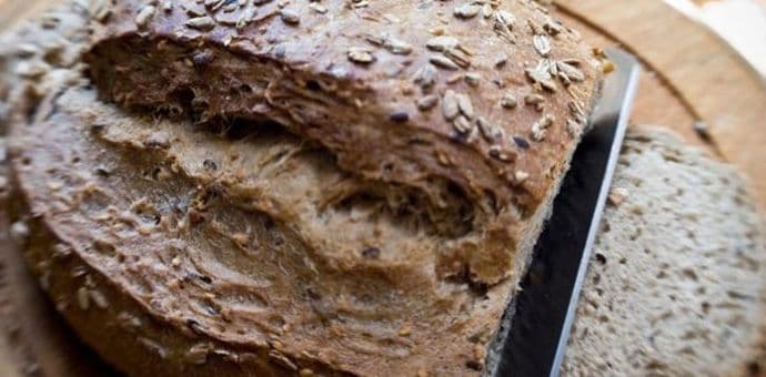 Trominutni hljeb od spelte i sjemenki Trominutni hljeb od spelte i sjemenki