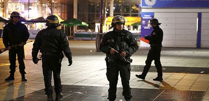 Francuska produžila vanredno stanje do 25. februara 2016. Francuska produžila vanredno stanje do 25. februara 2016.