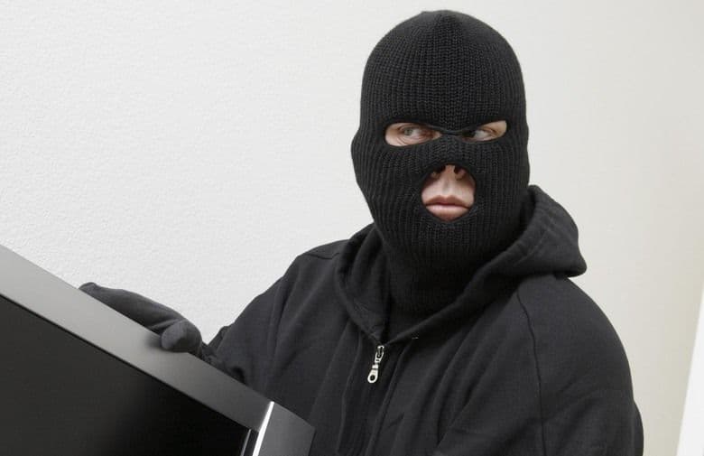 Pljačka marketa: Uz prijetnju nožem oteli 270 eura Pljačka marketa: Uz prijetnju nožem oteli 270 eura