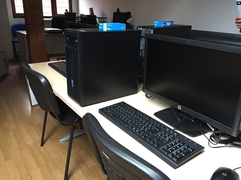 Američka privredna komora donirala internet centre Kolašinu i Mojkovcu  Američka privredna komora donirala internet centre Kolašinu i Mojkovcu