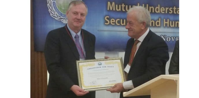 Mićo Orlandić proglašen za ambasadora mira u Tirani Mićo Orlandić proglašen za ambasadora mira u Tirani