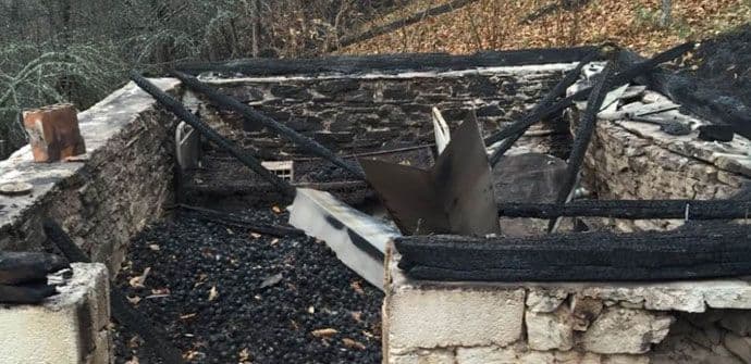 Bijelo Polje: U požaru izgorela kuća Jagoša Jasnića Bijelo Polje: U požaru izgorela kuća Jagoša Jasnića