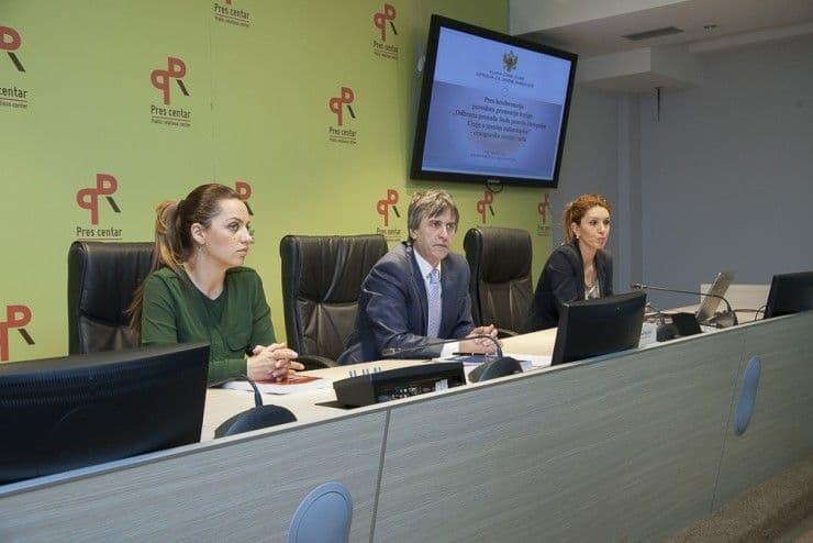 PREDSTAVLJENA PUBLIKACIJA: Pomoć EU u efikasnim javnim nabavkama PREDSTAVLJENA PUBLIKACIJA: Pomoć EU u efikasnim javnim nabavkama