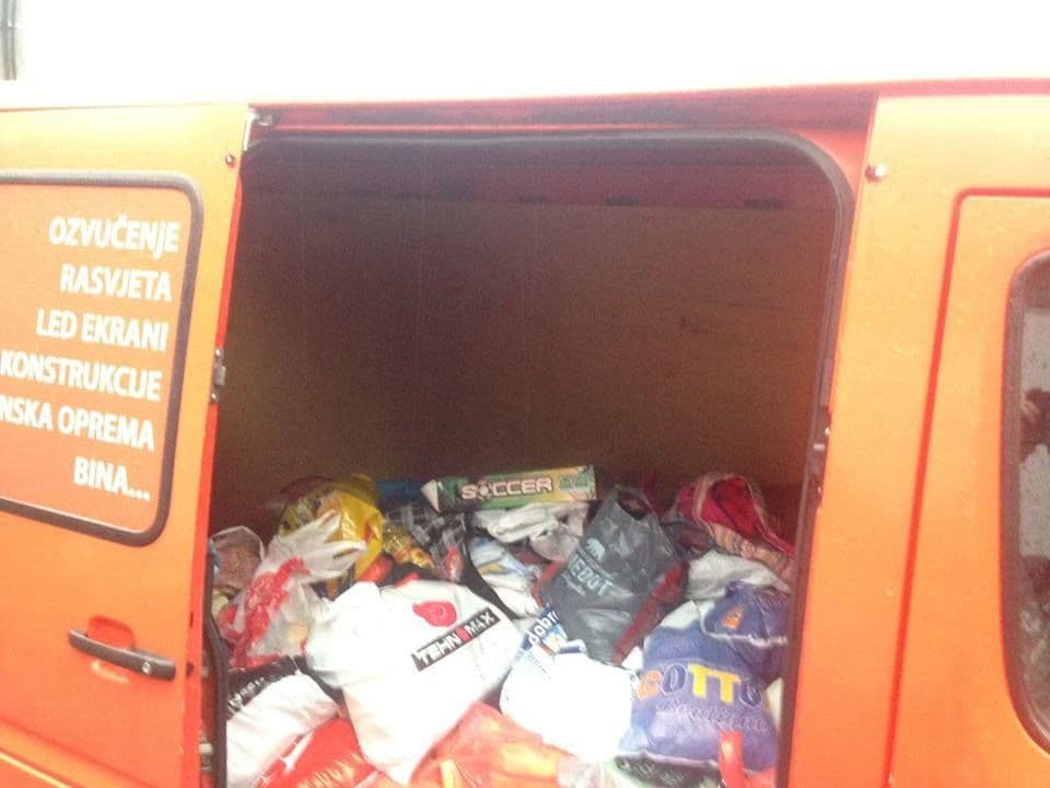 Zarija Pavićević uručio vrijednu pomoć porodici Vidić Zarija Pavićević uručio vrijednu pomoć porodici Vidić