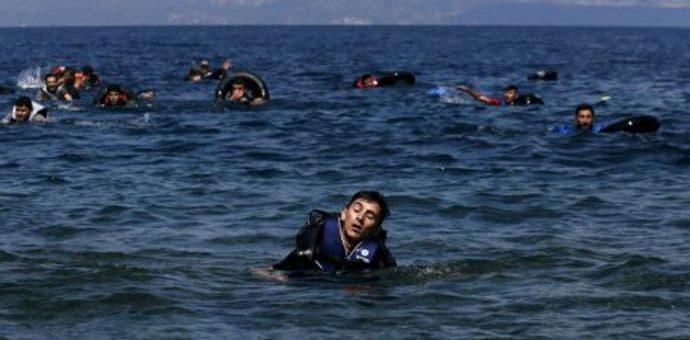 Potonuli čamci sa izbjeglicama, udavilo se šestoro djece Potonuli čamci sa izbjeglicama, udavilo se šestoro djece