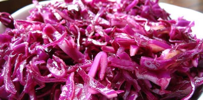 Salata od crvenog kupusa sa jabukama ili kruškama Salata od crvenog kupusa sa jabukama ili kruškama