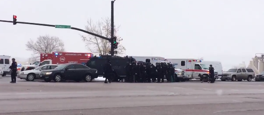 Šestočasovna drama u Koloradu: U klinici ranjeno 11 ljudi, napadač uhapšen Šestočasovna drama u Koloradu: U klinici ranjeno 11 ljudi, napadač uhapšen