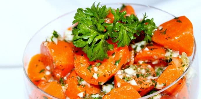 Pikantna salata od šargarepe i peršuna Pikantna salata od šargarepe i peršuna