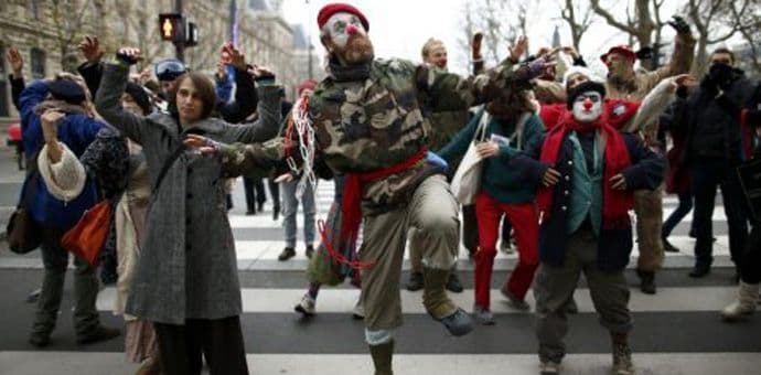 Privedeno 208 osoba u Parizu Privedeno 208 osoba u Parizu