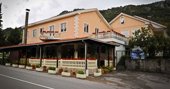 Menadžer i kelner iz sefa restorana "Voda u kršu" odnijeli 12.500 eura Menadžer i kelner iz sefa restorana "Voda u kršu" odnijeli 12.500 eura