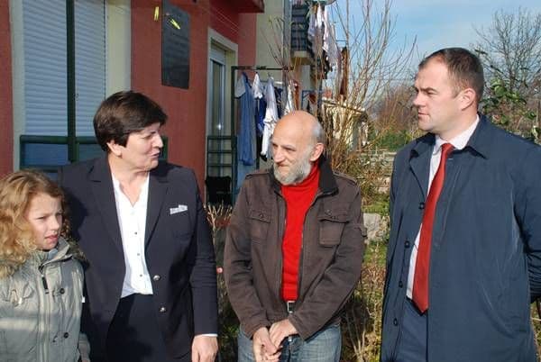 FOTO: Nikolići uselili u novi stan FOTO: Nikolići uselili u novi stan