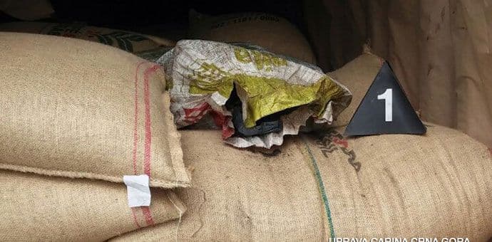 U barskoj luci droga nađena u džakovima s kafom, sumnja se na kokain U barskoj luci droga nađena u džakovima s kafom, sumnja se na kokain