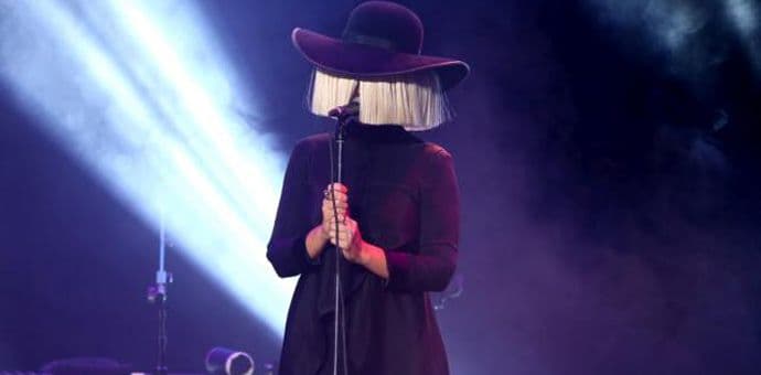 Jedan od najboljih glasova današnjice otkriva zašto sakriva lice od očiju javnosti Jedan od najboljih glasova današnjice otkriva zašto sakriva lice od očiju javnosti