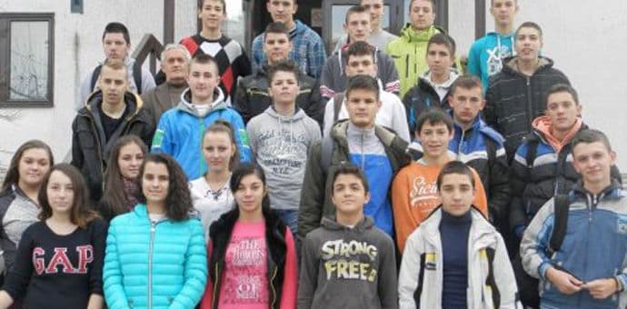 Đaci se odrekli užine da bi drugu kupili cipele Đaci se odrekli užine da bi drugu kupili cipele