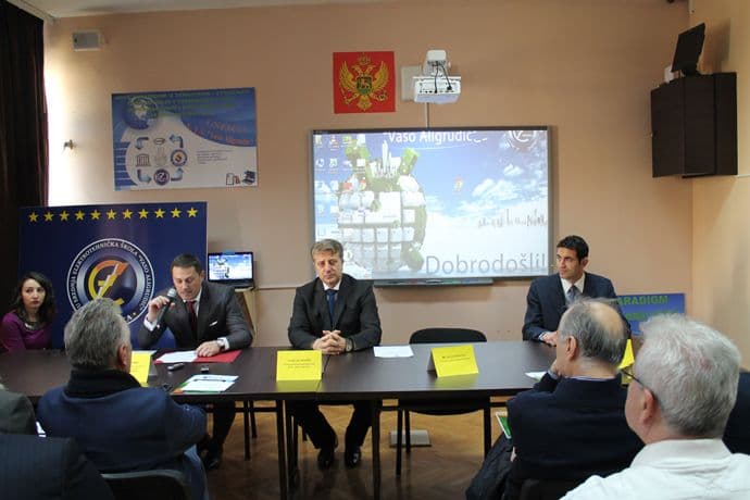 Nove paradigme u tehničkom i stručnom obrazovanju i treninzima Nove paradigme u tehničkom i stručnom obrazovanju i treninzima