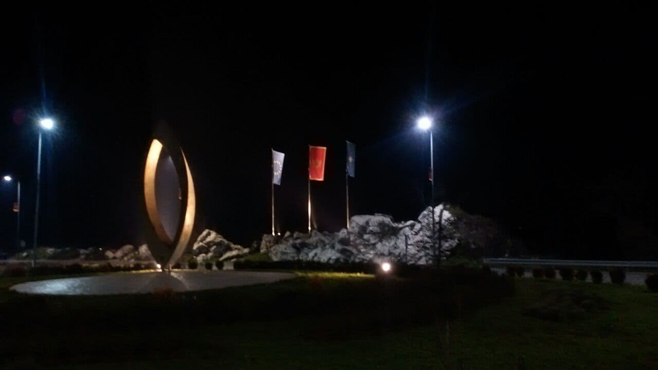 CETINJE: U čast pozivnice istaknute zastave EU i NATO CETINJE: U čast pozivnice istaknute zastave EU i NATO