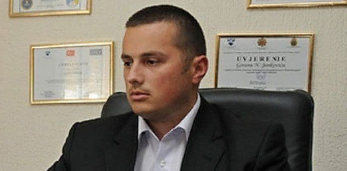 Od januara: Komunalni policajci nosiće palice i lisice, a moći će i da hapse Od januara: Komunalni policajci nosiće palice i lisice, a moći će i da hapse