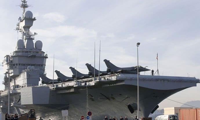 "Šarl de Gol" prelazi u Persijski zaliv "Šarl de Gol" prelazi u Persijski zaliv