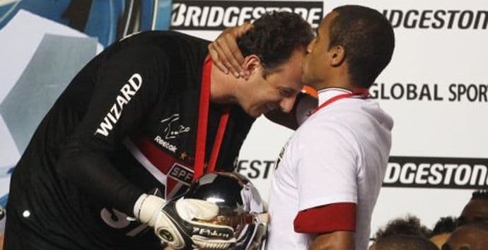 VIDEO: Odlazak legende – 60.000 ljudi ispratilo Senija VIDEO: Odlazak legende – 60.000 ljudi ispratilo Senija