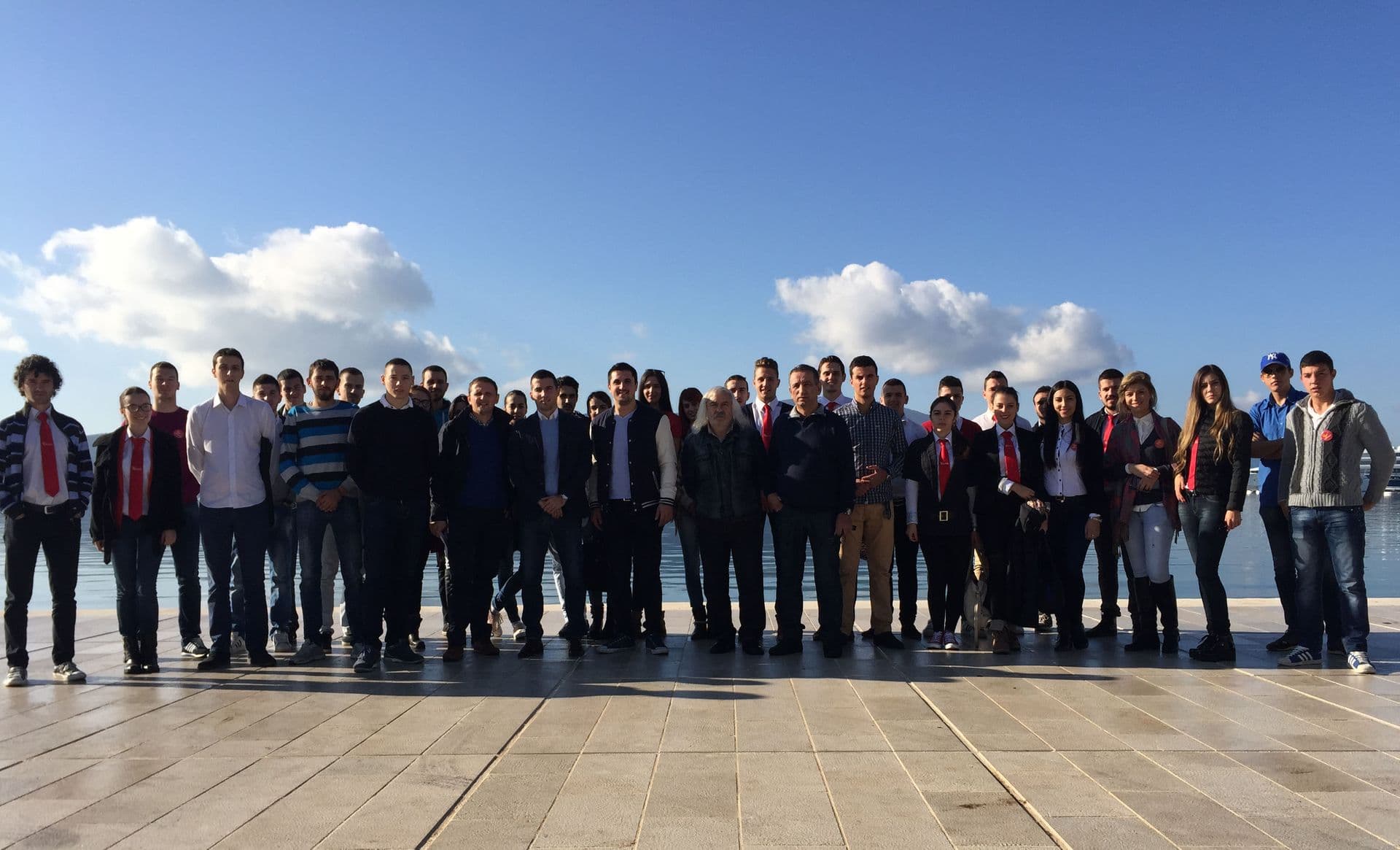 TIVAT: Članovi Mladih demokrata obišli 3037 domanćinstava TIVAT: Članovi Mladih demokrata obišli 3037 domanćinstava