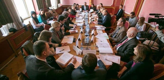 Skupštinski Odbor usaglasio: Plate u zdravstvu veće 7,3 odsto Skupštinski Odbor usaglasio: Plate u zdravstvu veće 7,3 odsto