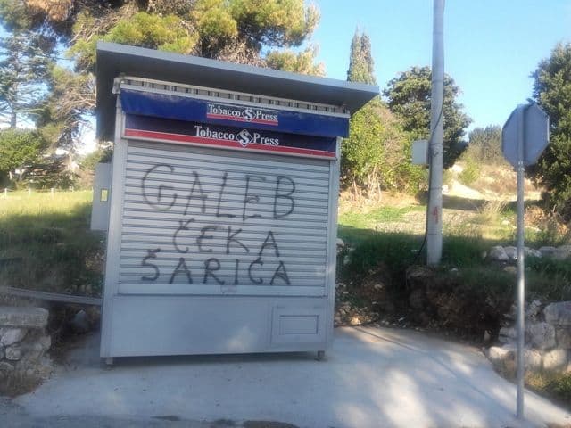 Ulcinjski grafit decenije: Galeb čeka Šarića Ulcinjski grafit decenije: Galeb čeka Šarića