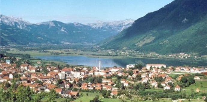 Polaganje kamena temeljca za izgradnju sportskog igrališta u Gusinju Polaganje kamena temeljca za izgradnju sportskog igrališta u Gusinju