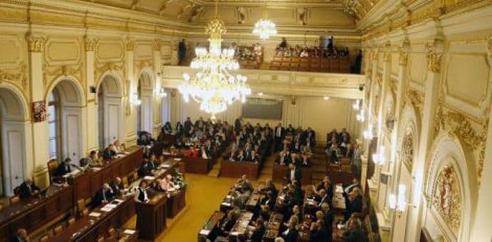 Češki parlament odbio da tuži predsjednika republike za - izdaju domovine Češki parlament odbio da tuži predsjednika republike za - izdaju domovine