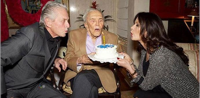 Kako je Kirk Daglas proslavio 99. rođendan? Kako je Kirk Daglas proslavio 99. rođendan?